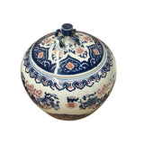 Chinese decorative porcelain jar with lid